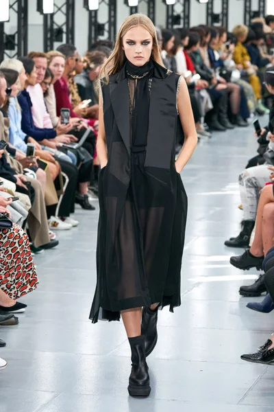 Look 28